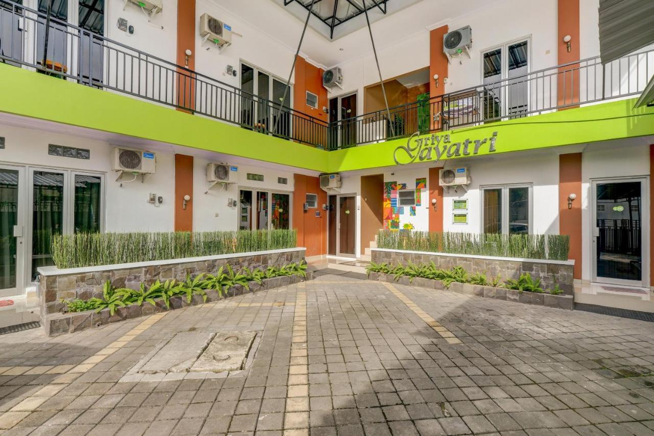 Super Oyo 3496 Griya Gayatri Syariah Hotel Melati Ngoại thất bức ảnh