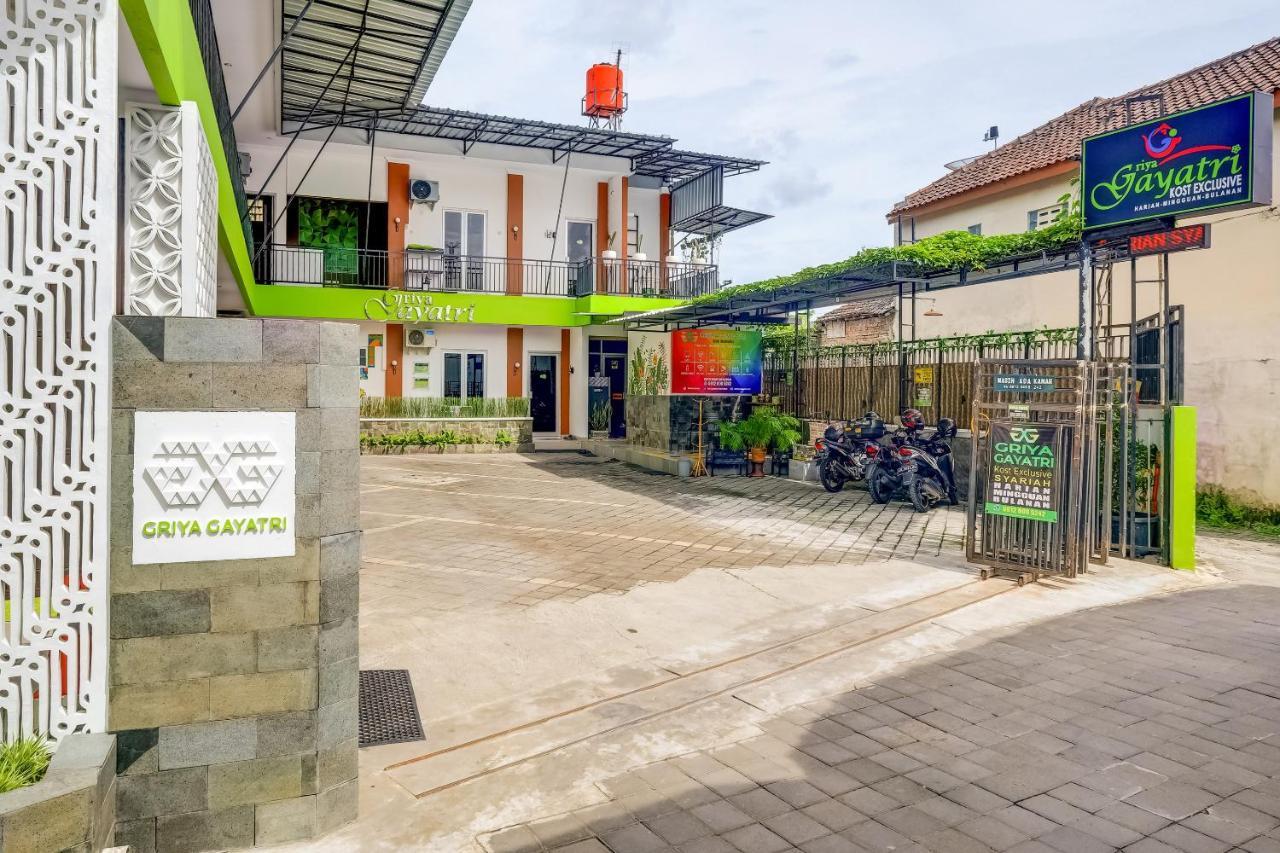 Super Oyo 3496 Griya Gayatri Syariah Hotel Melati Ngoại thất bức ảnh