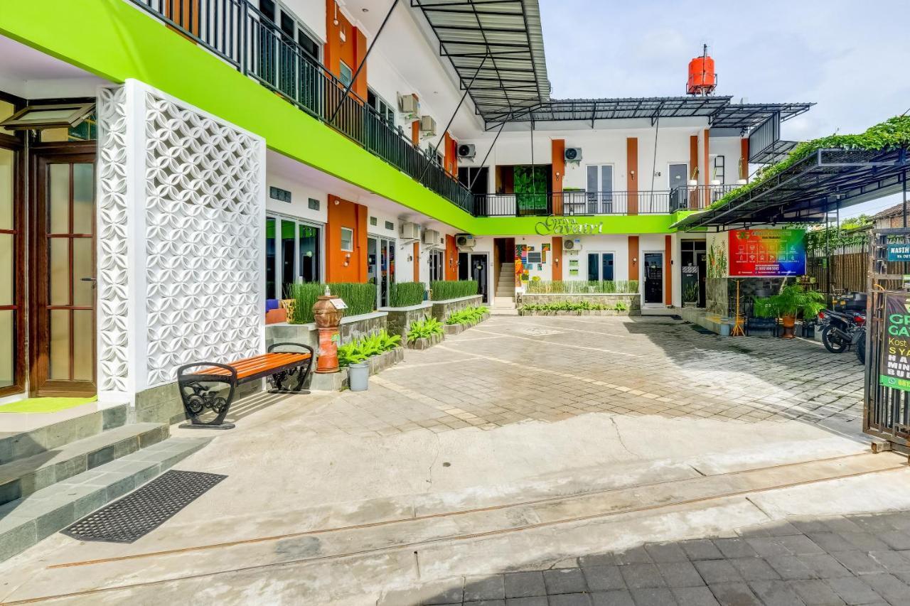 Super Oyo 3496 Griya Gayatri Syariah Hotel Melati Ngoại thất bức ảnh