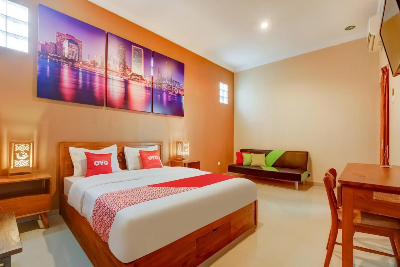 Super Oyo 3496 Griya Gayatri Syariah Hotel Melati Ngoại thất bức ảnh