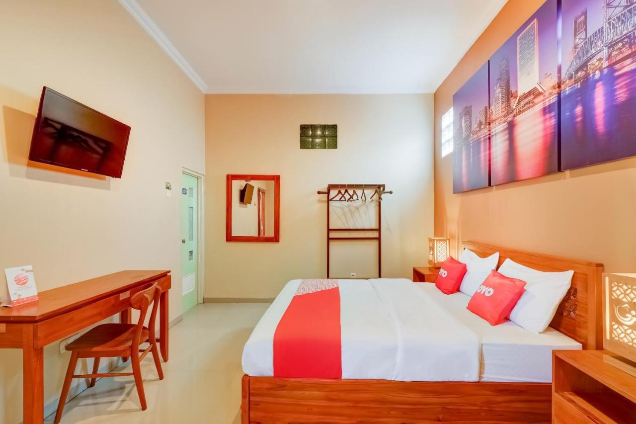 Super Oyo 3496 Griya Gayatri Syariah Hotel Melati Ngoại thất bức ảnh