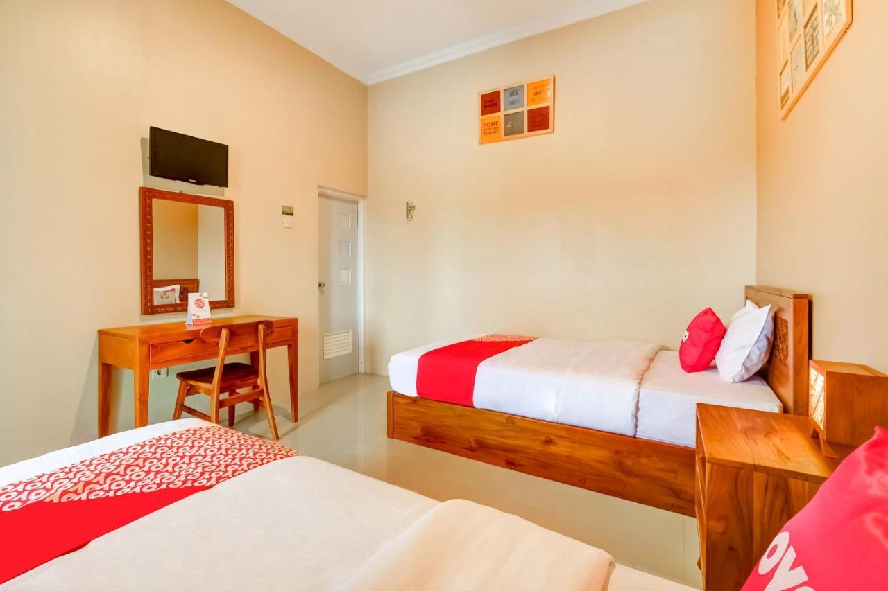 Super Oyo 3496 Griya Gayatri Syariah Hotel Melati Ngoại thất bức ảnh