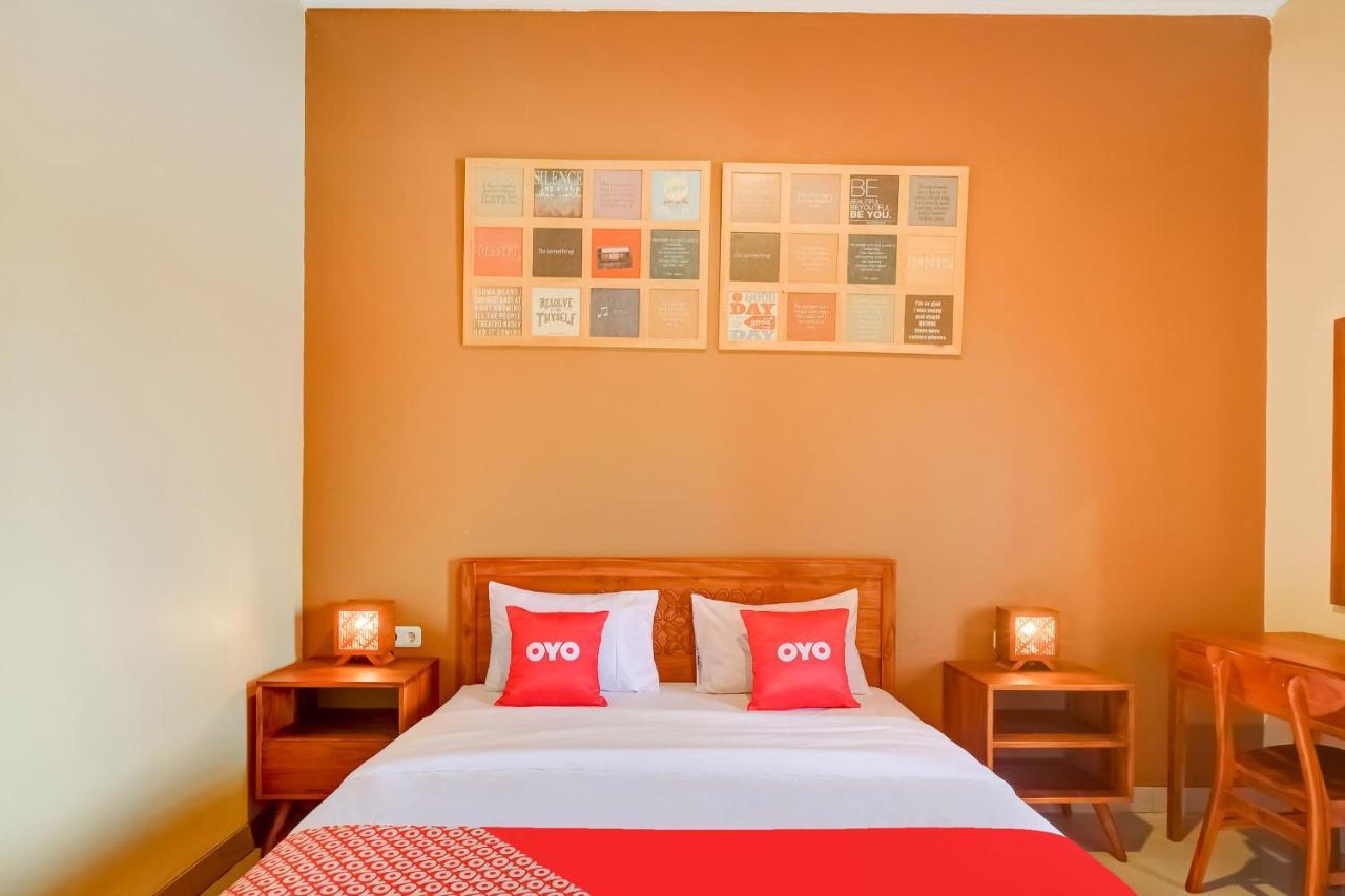 Super Oyo 3496 Griya Gayatri Syariah Hotel Melati Ngoại thất bức ảnh