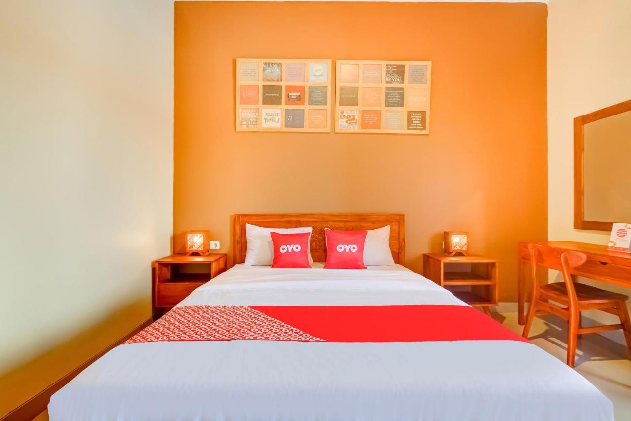 Super Oyo 3496 Griya Gayatri Syariah Hotel Melati Ngoại thất bức ảnh