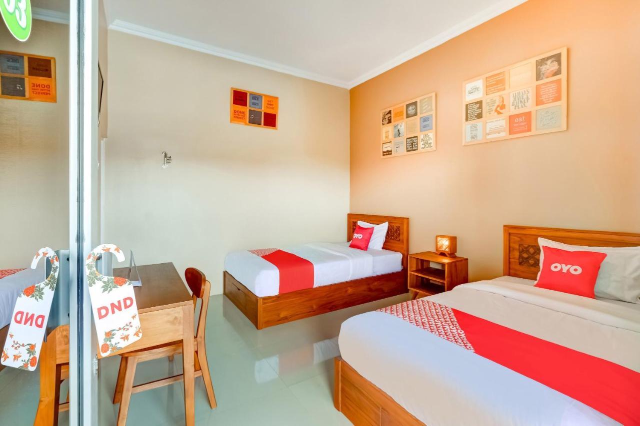 Super Oyo 3496 Griya Gayatri Syariah Hotel Melati Ngoại thất bức ảnh