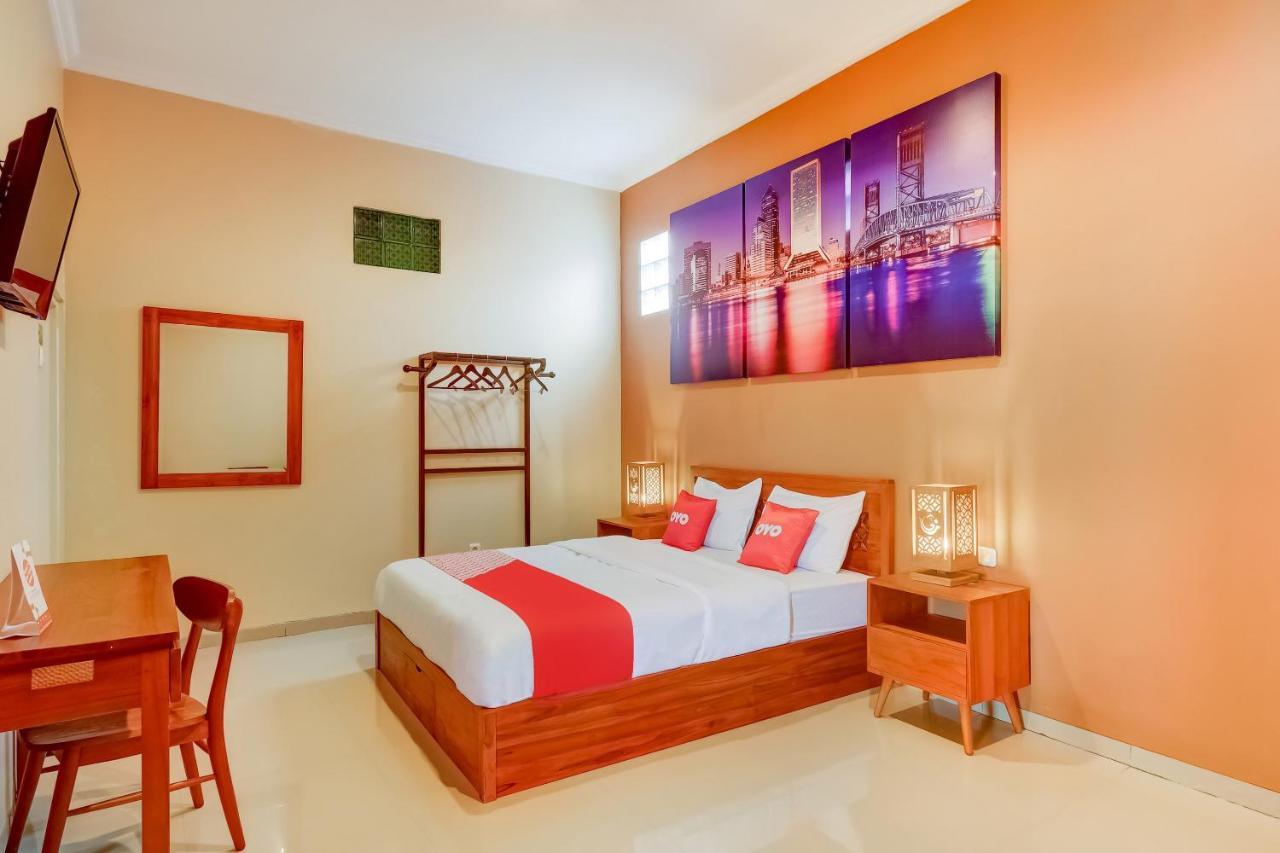 Super Oyo 3496 Griya Gayatri Syariah Hotel Melati Ngoại thất bức ảnh