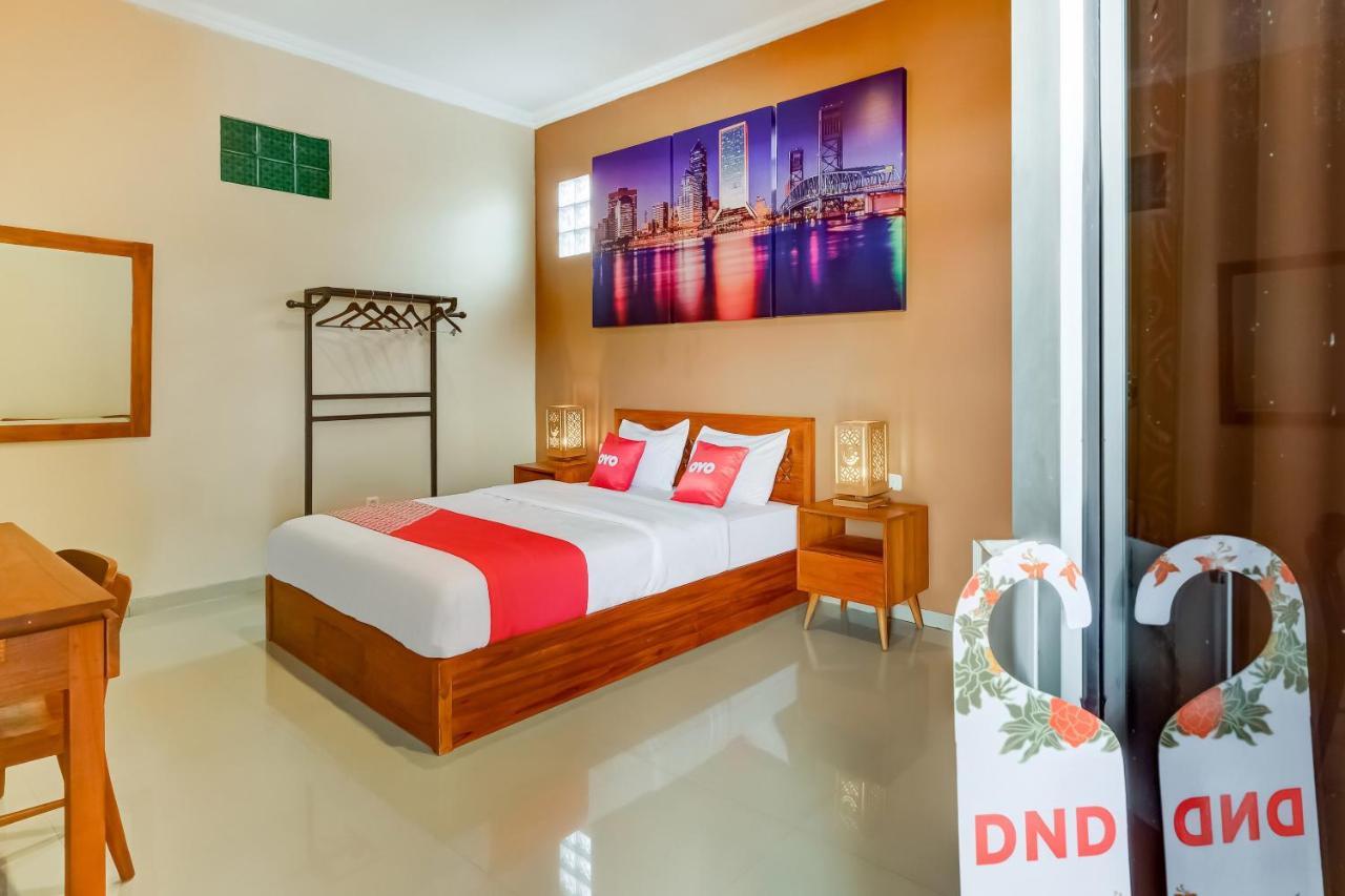 Super Oyo 3496 Griya Gayatri Syariah Hotel Melati Ngoại thất bức ảnh