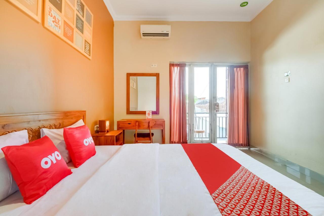 Super Oyo 3496 Griya Gayatri Syariah Hotel Melati Ngoại thất bức ảnh